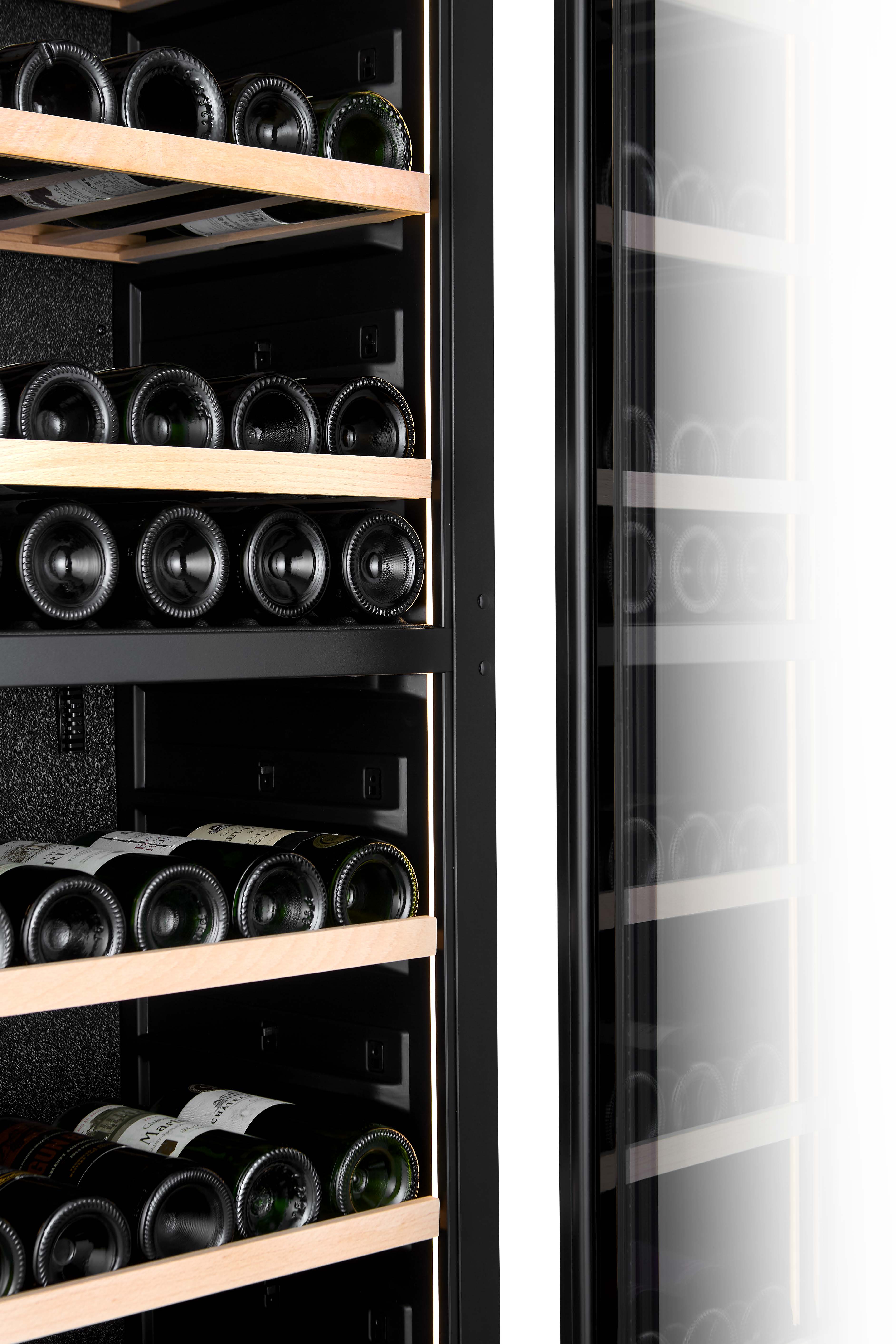 W75D-BLACK - Nevera para vinos con capacidad para 71 botellas