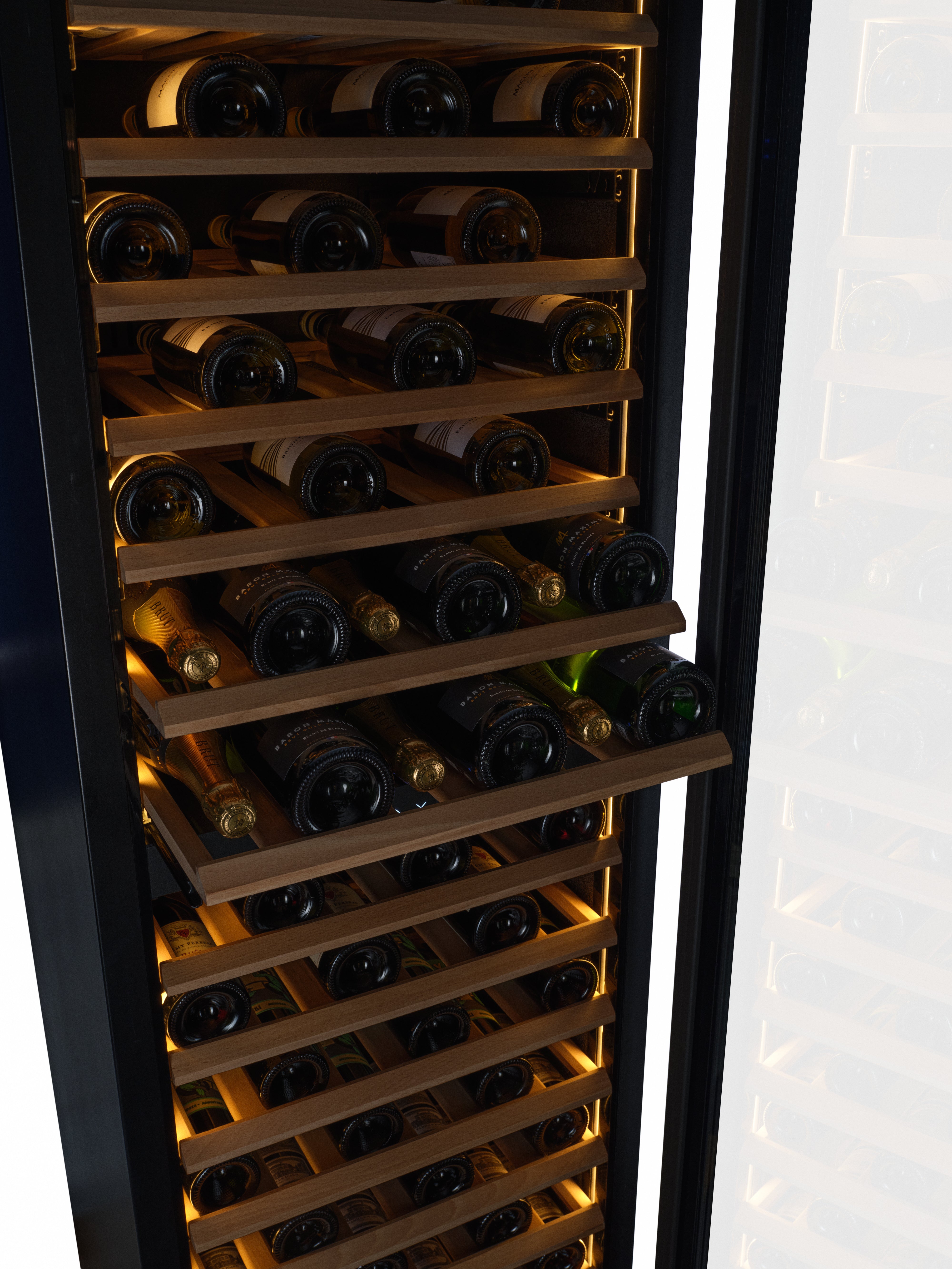 W96B-TO - Nevera para vinos integrada Push 2 Open - 255L - Cristal negro