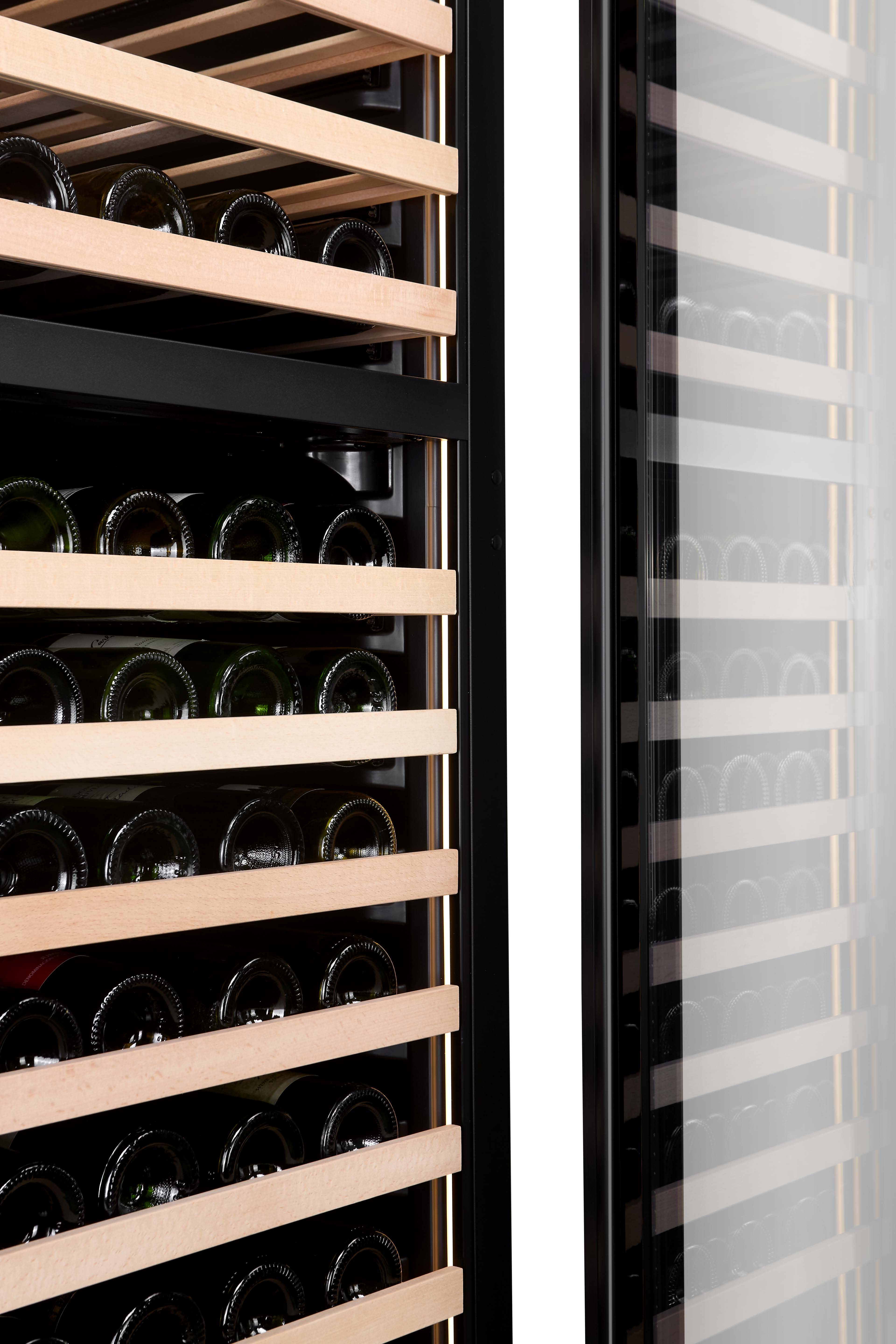 FWS154D-BLACK - Nevera para vino con capacidad para 154 botellas